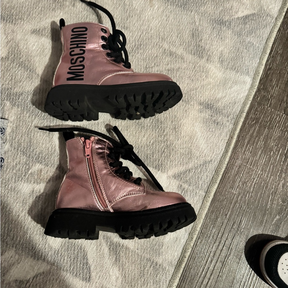 Moschino boots for girls. In good condition size 8
